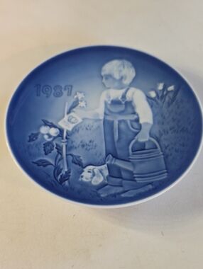 Vintage Bing & Grondahl 1987 Children's Day Plate "The Little Gardeners"